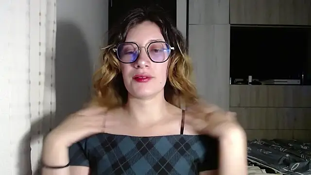 mariana124- online show from December 20, 2024, 2:37 pm