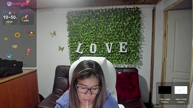 Snapshot of Enma__clark chatting on March 13, 2025, 6:56 pm Enma clark online show from March 13, 2025, 6:56 pm