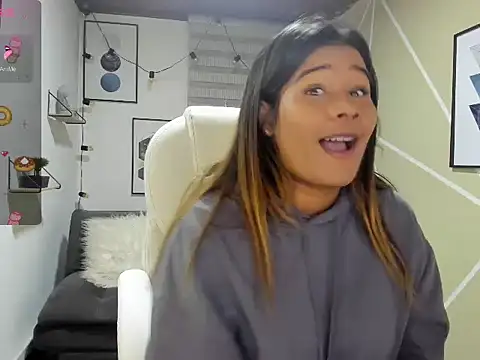 Snapshot of Enma__clark chatting on November 7, 2025, 4:17 am Enma clark online show from November 7, 2025, 4:17 am