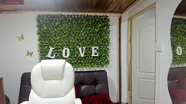 Snapshot of Enma__clark chatting on February 26, 2025, 7:32 pm Enma clark online show from February 26, 2025, 7:32 pm