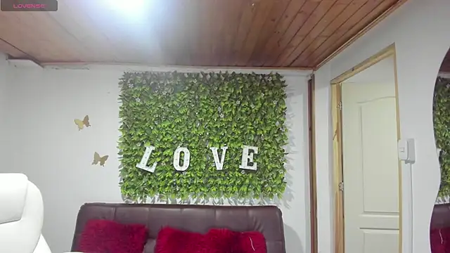 Snapshot of Enma__clark chatting on February 12, 2025, 7:13 pm Enma clark online show from February 12, 2025, 7:13 pm