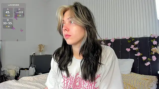 Vanessa Walters online show from September 19, 2025, 2:04 am