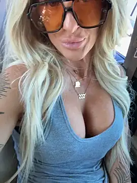 blondiluvsanal online show from October 10, 2025, 8:09 pm