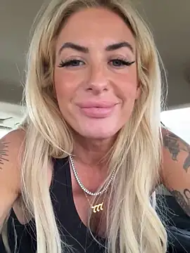 blondiluvsanal online show from February 12, 2025, 6:51 pm