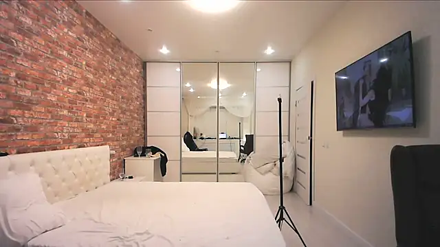 Alexxxx1086 online show from February 13, 2025, 6:26 pm