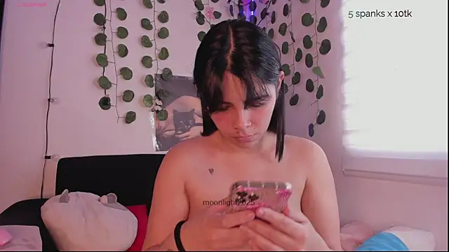 moonliiiight1 online show from October 26, 2025, 5:57 pm