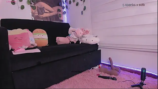 moonliiiight1 online show from September 23, 2025, 2:07 am