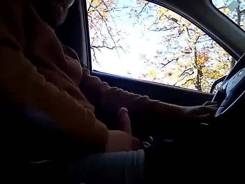 otterlover123 online show from November 4, 2025, 4:33 pm