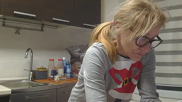 couplemilf2 online show from November 23, 2025, 4:39 pm