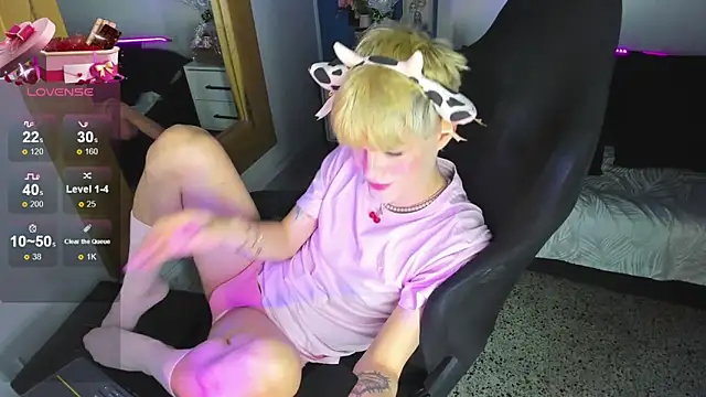 VladHellsing4 online show from December 18, 2025, 2:32 pm