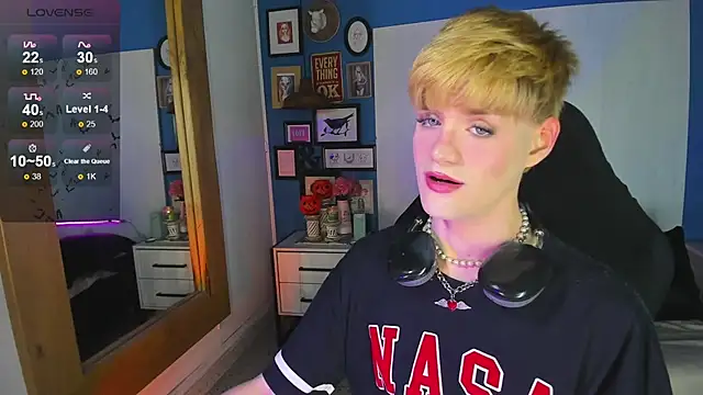 VladHellsing4 online show from October 28, 2025, 2:49 pm