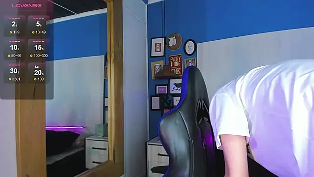 VladHellsing4 online show from September 25, 2025, 2:23 pm