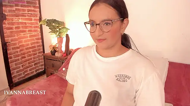 Snapshot of Ivannabreast_Official chatting on February 17, 2026, 12:19 am Ivannabreast Official online show from February 17, 2026, 12:19 am