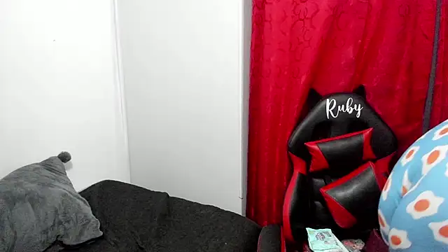 RubyPirsso18 online show from November 12, 2025, 7:07 pm