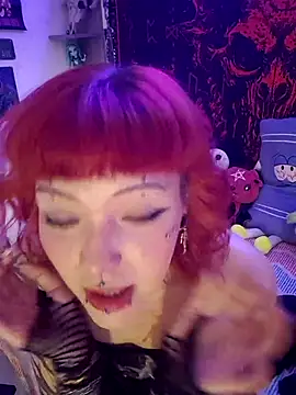 Snapshot of Sarah-Stoner chatting on July 14, 2026, 2:05 am Sarah-Stoner online show from July 14, 2026, 2:05 am