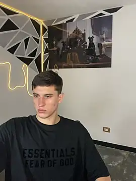 Snapshot of oliver_Lz chatting on February 26, 2025, 7:32 pm oliver Lz online show from February 26, 2025, 7:32 pm