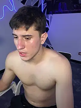 Snapshot of oliver_Lz chatting on February 28, 2025, 10:17 pm oliver Lz online show from February 28, 2025, 10:17 pm