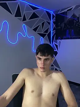 Snapshot of oliver_Lz chatting on February 26, 2025, 10:36 pm oliver Lz online show from February 26, 2025, 10:36 pm