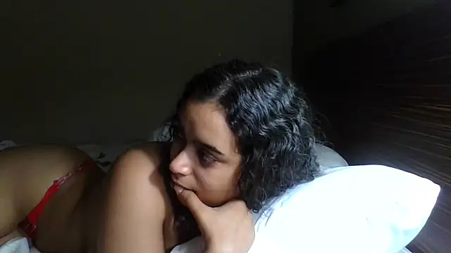 cinnaminnie online show from January 8, 2025, 12:06 am