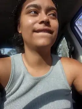 cinnaminnie online show from March 20, 2025, 1:37 pm