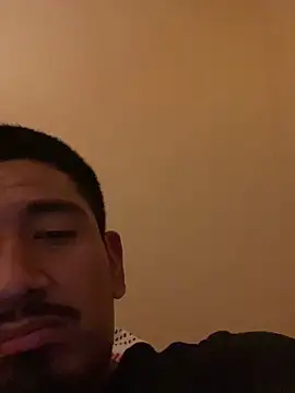 twohightwonut805 online show from October 7, 2025, 3:18 am