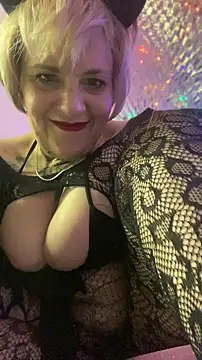 Snapshot of Hunniebunnie78 chatting on July 1, 2026, 4:57 am Hunniebunnie78 online show from July 1, 2026, 4:57 am
