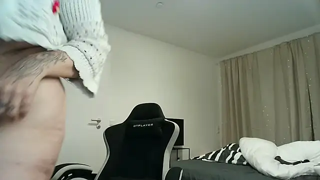 Snapshot of Jujuicy_97 chatting on October 22, 2025, 5:45 pm Jujuicy 97 online show from October 22, 2025, 5:45 pm