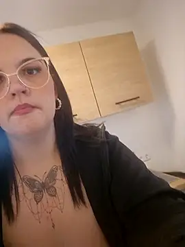 Jujuicy 97 online show from April 21, 2026, 6:53 am