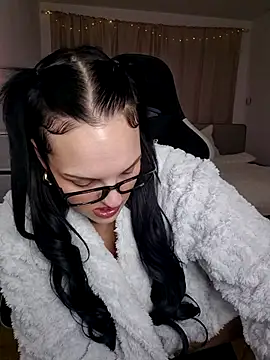 Jujuicy 97 online show from December 17, 2025, 8:25 pm