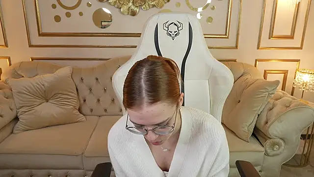 Bridget 054  online show from December 4, 2024, 12:52 pm