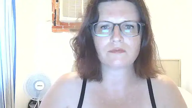 CrimsonMistress online show from April 7, 2026, 10:33 pm