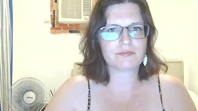 CrimsonMistress online show from April 1, 2026, 9:23 pm