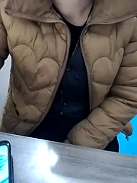 JasminePham online show from November 28, 2025, 1:06 am