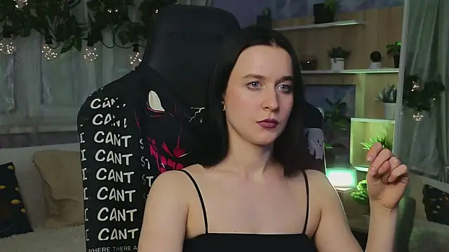 KiraLiLime online show from March 18, 2025, 9:10 pm