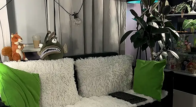 KiraLiLime online show from April 17, 2026, 8:33 pm