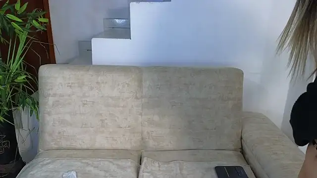 Snapshot of Lorenne_Miller chatting on September 14, 2025, 3:40 am Lorenne Miller online show from September 14, 2025, 3:40 am