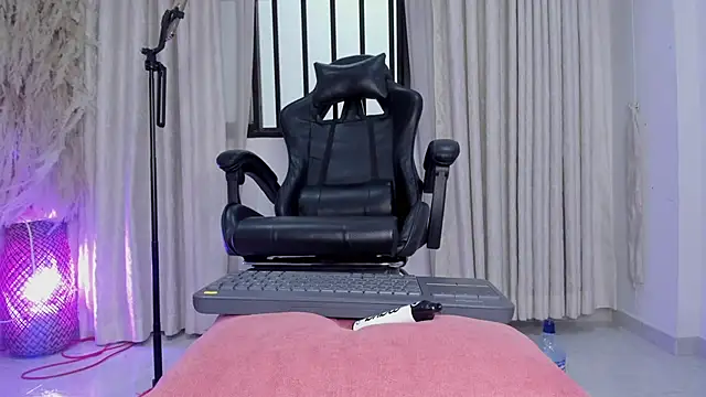 Snapshot of BridgetRodriguez chatting on September 18, 2025, 12:41 pm BridgetRodriguez online show from September 18, 2025, 12:41 pm