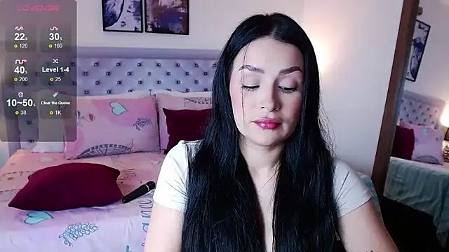 sarascottt online show from December 19, 2024, 5:29 pm