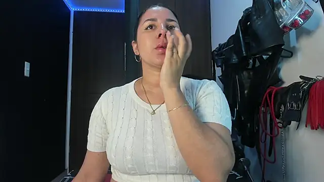 violet bdsmx online show from November 15, 2025, 6:01 pm