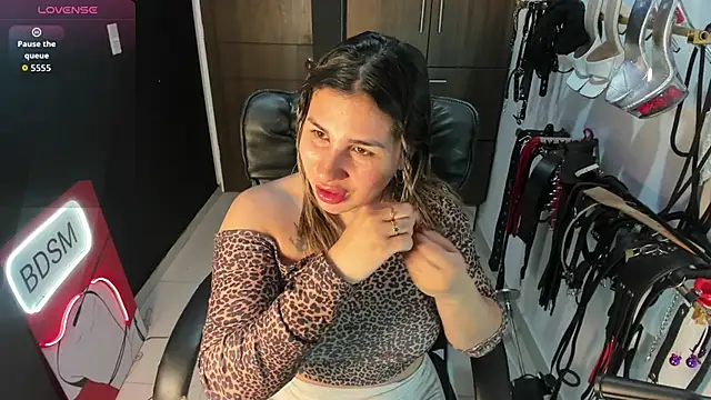 violet bdsmx online show from September 13, 2025, 9:37 pm