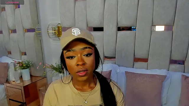 mia schwarz online show from January 24, 2025, 9:58 pm