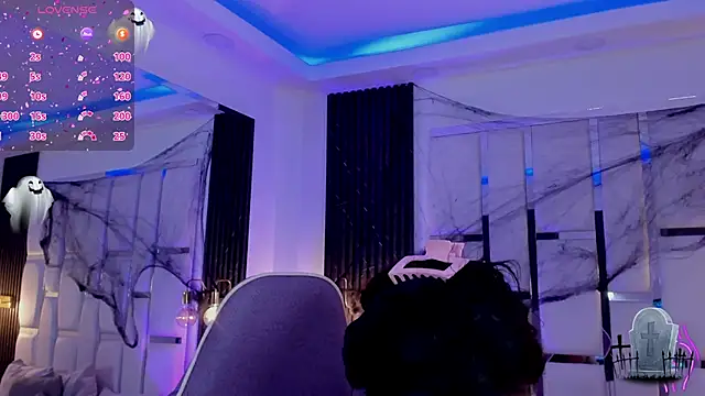 mia schwarz online show from November 3, 2025, 4:50 am