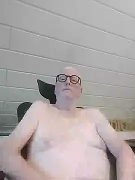 Greyhound70 online show from October 26, 2025, 3:56 pm