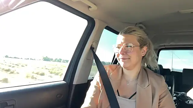 EmyLana online show from October 12, 2025, 8:26 am