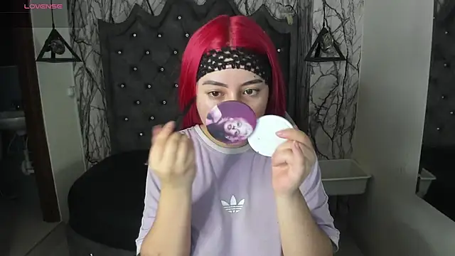 larissa01  online show from March 9, 2025, 3:01 am