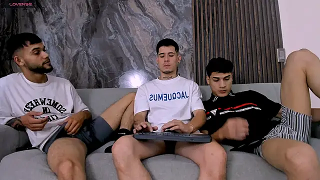 Snapshot of hot_day chatting on February 20, 2025, 1:46 am hot day online show from February 20, 2025, 1:46 am