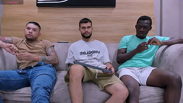 Snapshot of hot_day chatting on October 14, 2025, 7:47 pm hot day online show from October 14, 2025, 7:47 pm