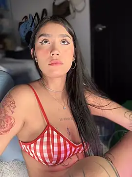 Snapshot of -Loren- chatting on May 26, 2026, 12:14 pm -Loren- online show from May 26, 2026, 12:14 pm