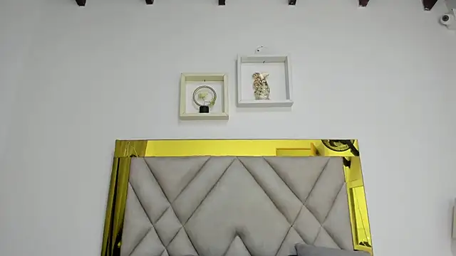 ariana-martins online show from September 10, 2025, 3:16 am