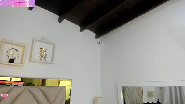 ariana-martins online show from March 7, 2025, 3:19 am